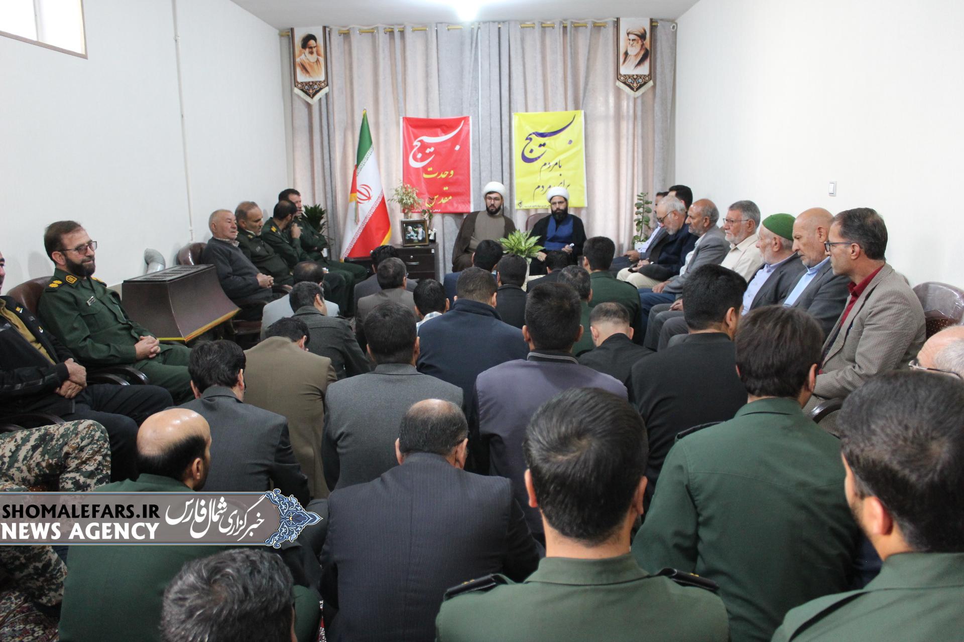 در حاشیه دیدار بسیجیان ، مسئولین و مردم با امام جمعه به مناسبت هفته بسیج ، بسیجیان حوزه کربلا نیز در این مراسم حضور داشتند