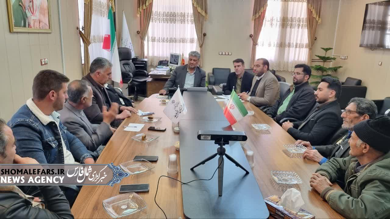 دیدار دهیاران و بخشدار بخش مشهد مرغاب با فرماندار شهرستان خرم بید