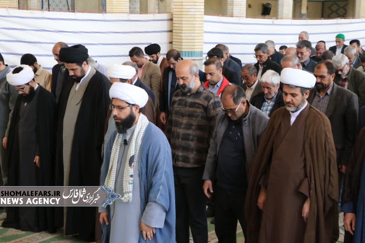 گزارش تصویری | برگزاری مراسم پرشکوه نماز جمعه گزارش تصویری | برگزاری مراسم پرشکوه نماز جمعه