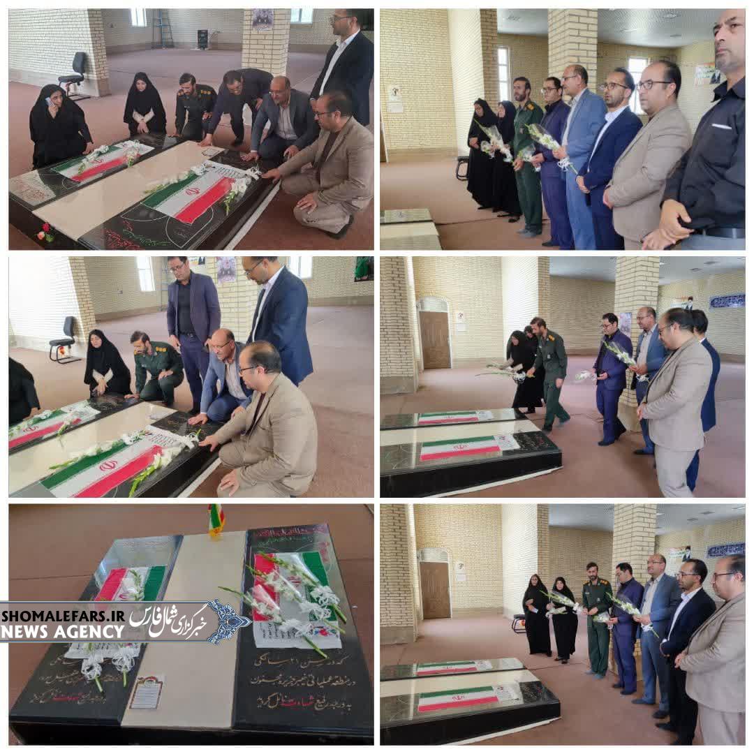 به مناسبت روز کارگر قبور مطهر شهدای گمنام گلباران شد به مناسبت روز کارگر قبور مطهر شهدای گمنام گلباران شد