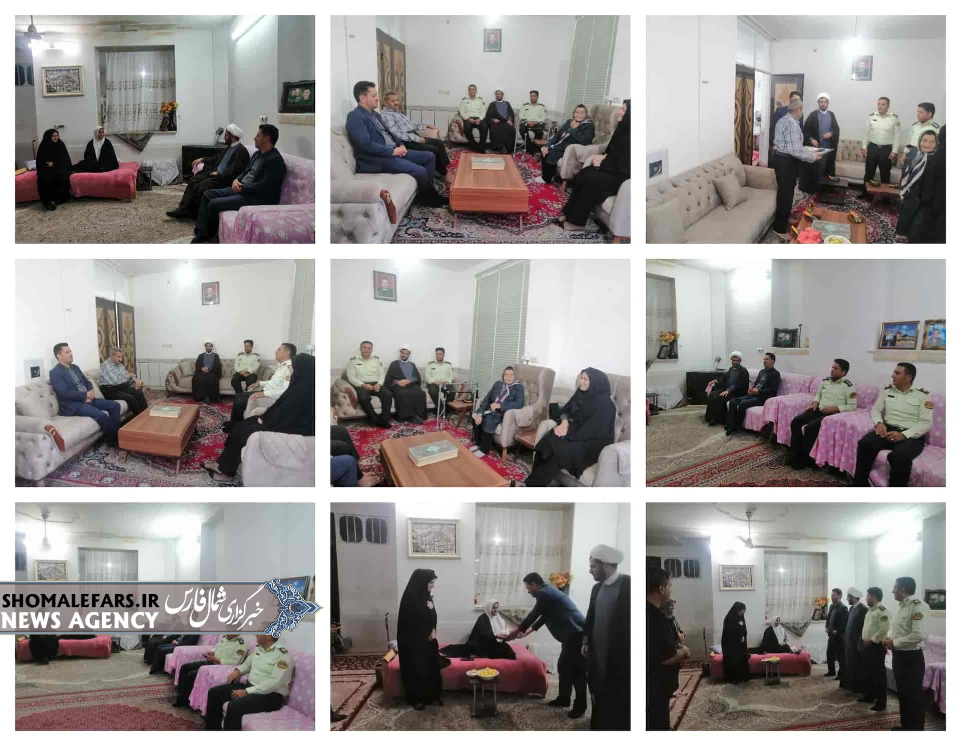 تجلیل از خانواده شهدای مبارزه با مواد مخدر در خرمبید به مناسبت روز مقاومت و ایثار تجلیل از خانواده شهدای مبارزه با مواد مخدر در خرمبید به مناسبت روز مقاومت و ایثار