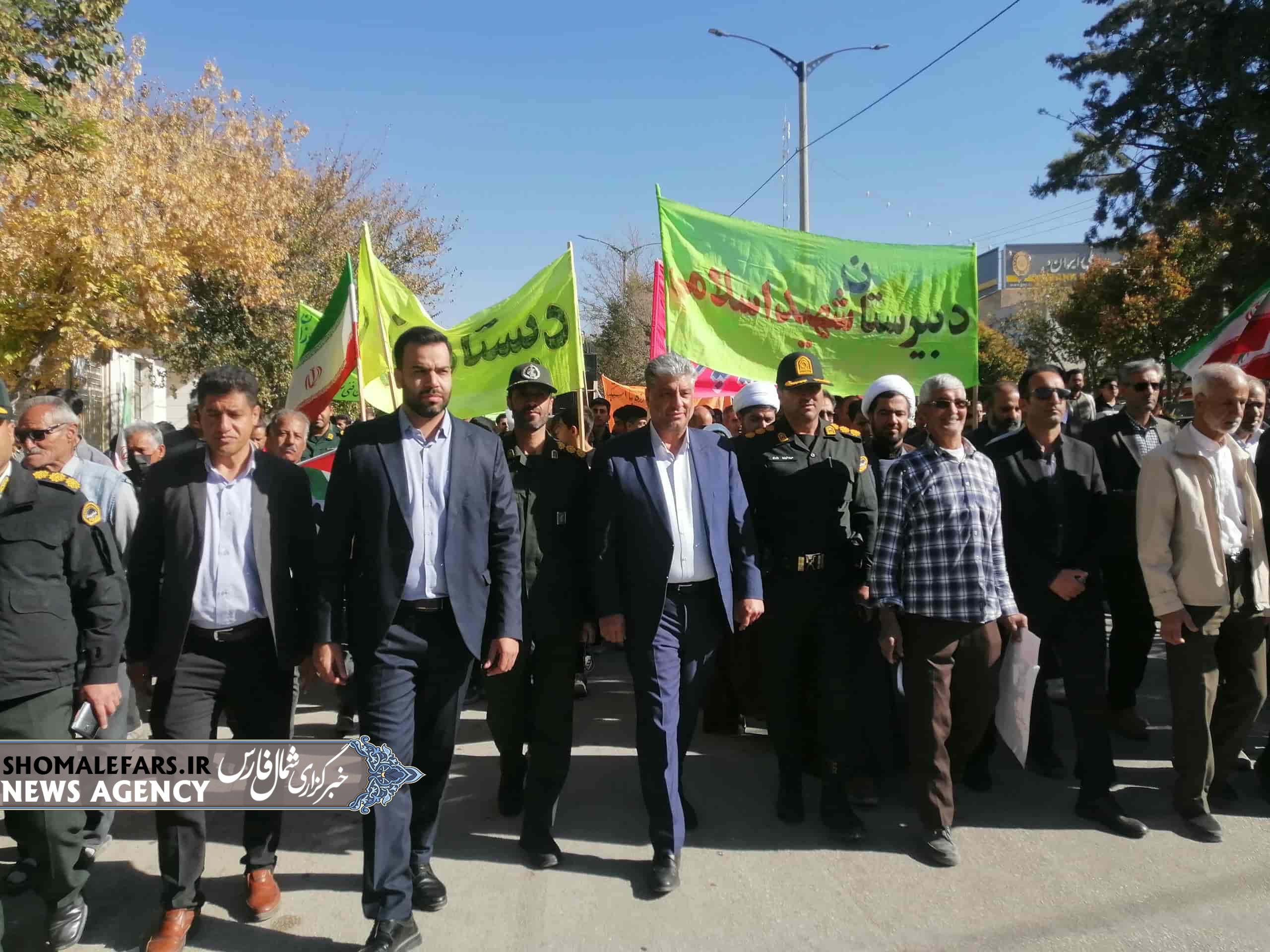 گزارش تصویری | راهپیمایی باشکوه ۱۳ آبان در دو ناحیه صفاشهر با حضور گسترده مردم و مسئولان برگزار شد