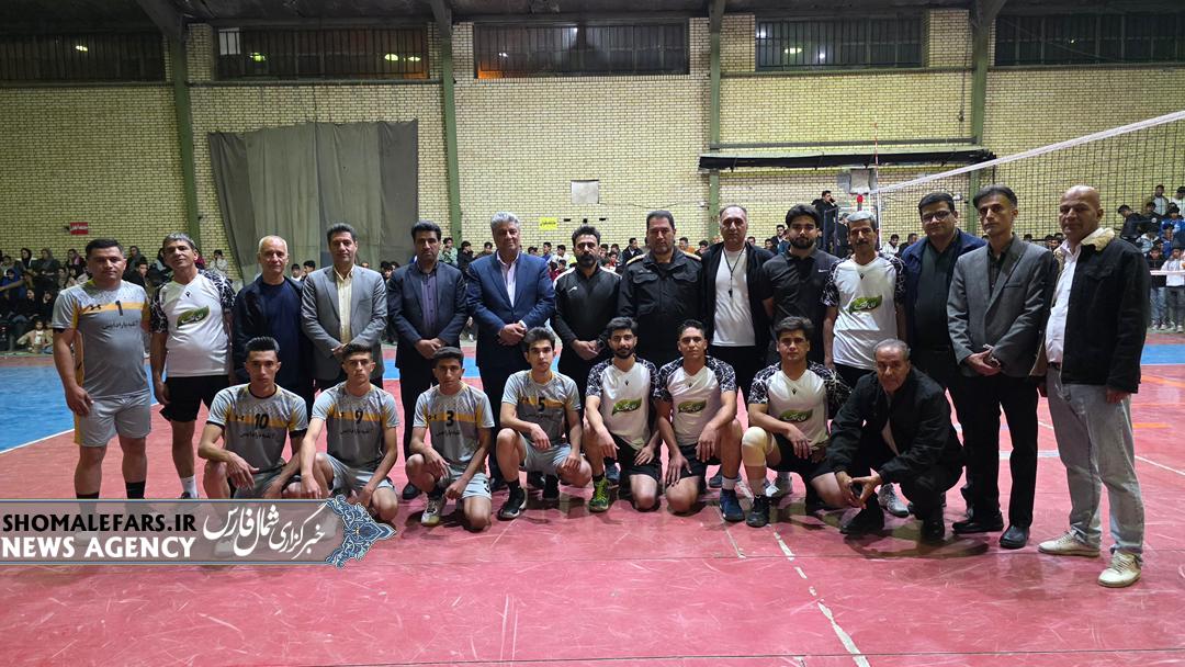 گزارش تصویری | درخشش تیم‌های پارادایس و طوفان در مسابقات والیبال گرامیداشت هفته تربیت‌بدنی شهر قادرآباد