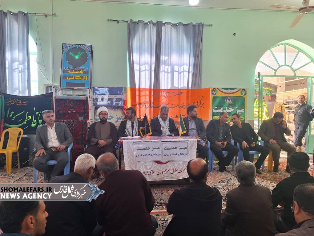 گزارش تصویری | برگزاری میز خدمت هفته بسیج در روستای دلو‌نظر با حضور مسئولان شهرستان خرم‌بید