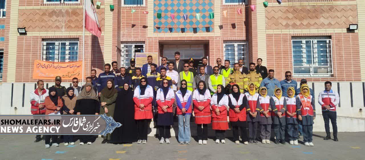 گزارش تصویری | تمرین آمادگی در برابر زلزله؛ همکاری دستگاه‌های خدمات‌رسان در دبستان الزهرا(س)