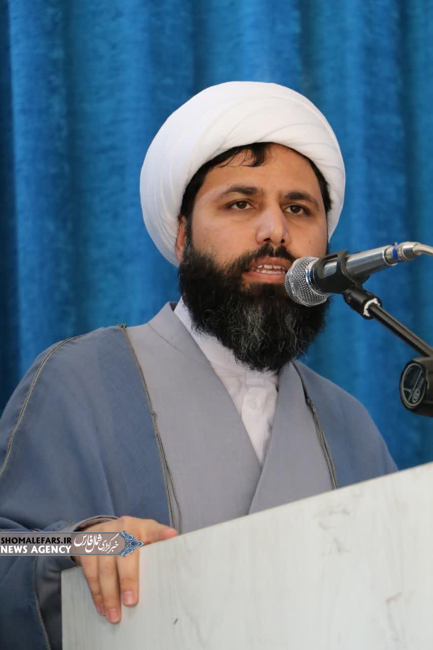 آرامش درونی و اقتدار تمدنی جامعه در گرو «نگاه به فرودستان» و «احیای هویت فاطمی زن» است آرامش درونی و اقتدار تمدنی جامعه در گرو «نگاه به فرودستان» و «احیای هویت فاطمی زن» است