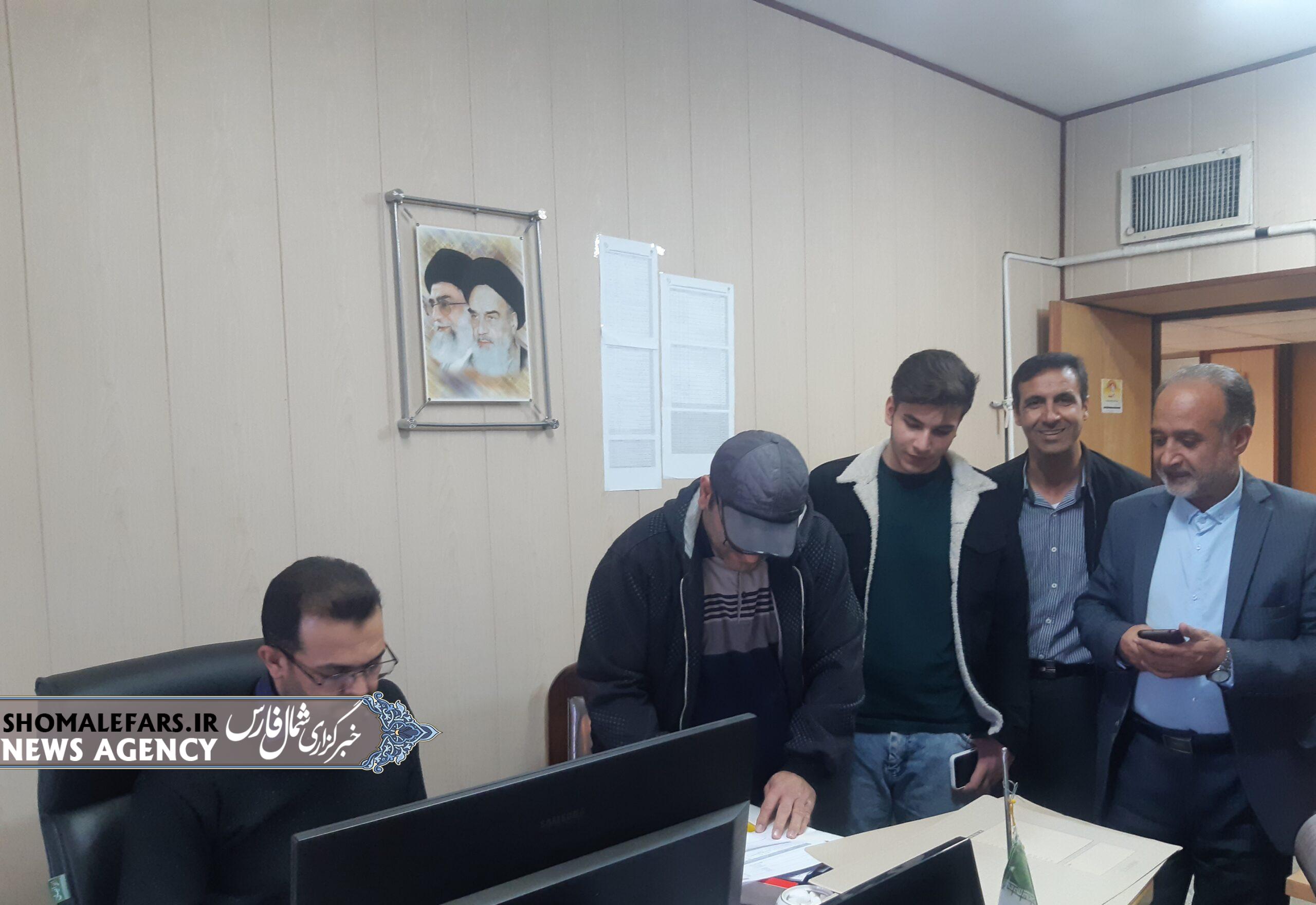 ثبت‌نام حضوری داوطلبان در فرمانداری خرم‌بید به دلیل قطعی سامانه وزارت کشور