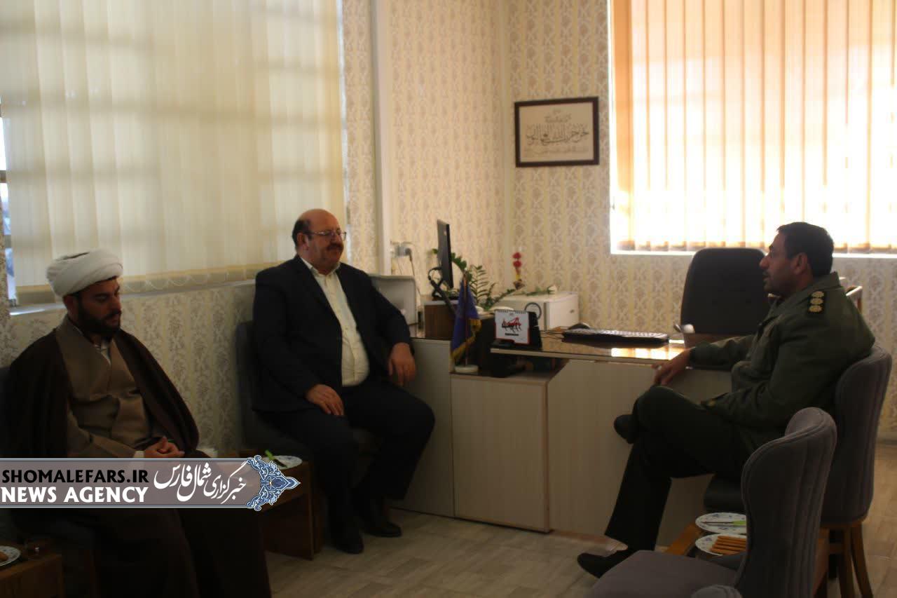 دیدار فرماندار شهرستان بوانات با فرمانده ناحیه مقاومت بسیج سپاه به مناسبت روز پاسدار