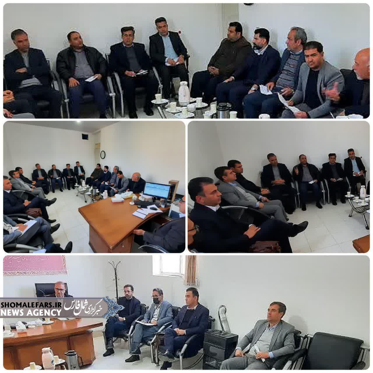  جلسه شورای هماهنگی بانک‌های شهرستان پاسارگاد با محوریت بازگشایی سریع شعب و تداوم خدمات بانکی