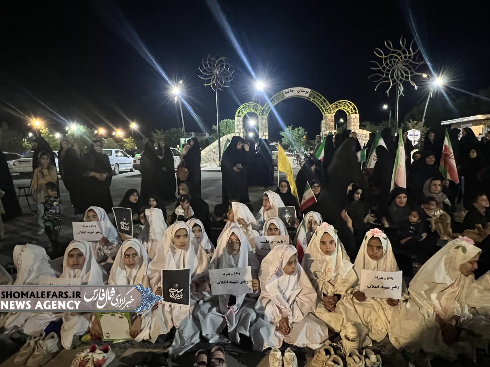 برگزاری پویش «باید برخاست» همزمان با آیین تشییع شهدای اقتدار در خرمبید برگزاری پویش «باید برخاست» همزمان با آیین تشییع شهدای اقتدار در خرمبید