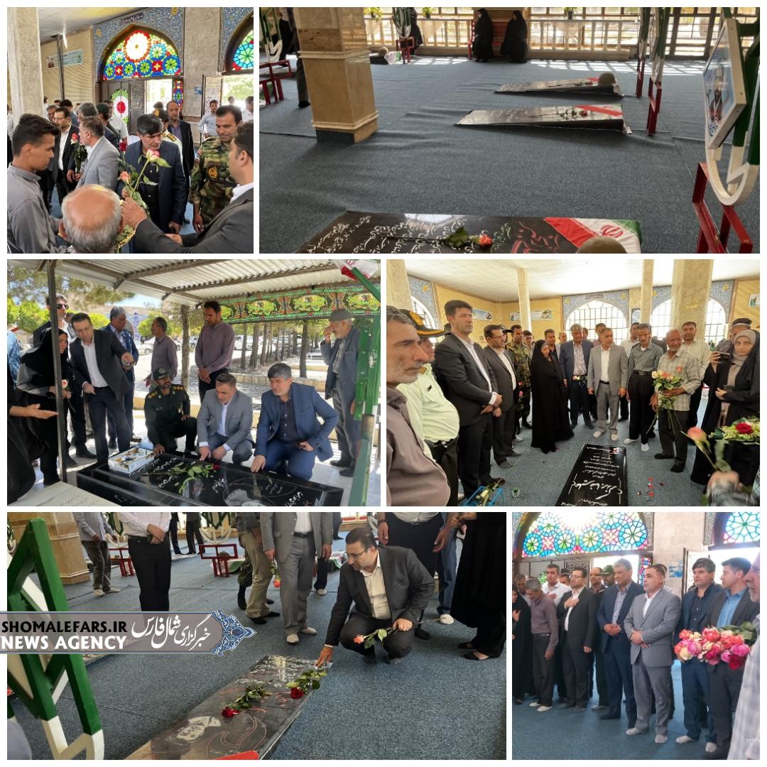 گلباران گلزار مطهر شهدا همزمان با گرامیداشت هفته دولت در خرم بید گلباران گلزار مطهر شهدا همزمان با گرامیداشت هفته دولت در خرم بید
