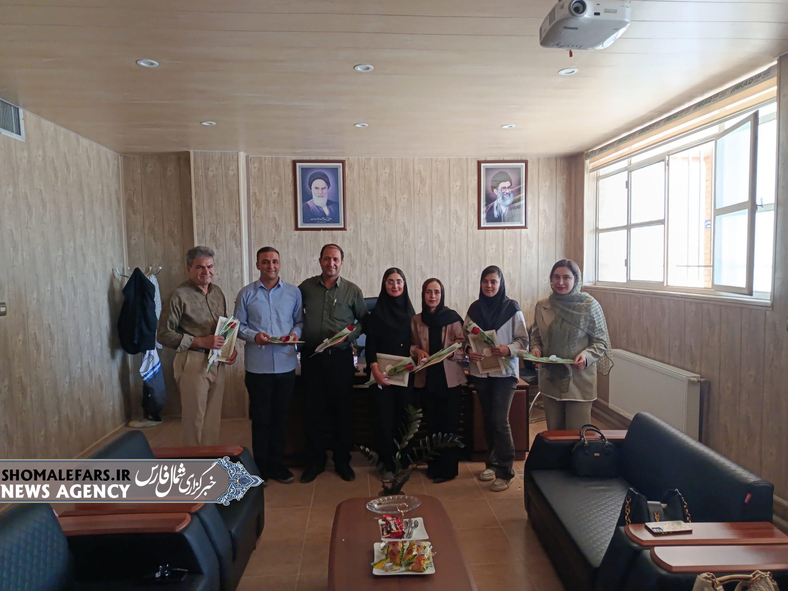 تجلیل از تلاشگران عرصه دارویی در شبکه بهداشت و درمان شهرستان خرمبید تجلیل از تلاشگران عرصه دارویی در شبکه بهداشت و درمان شهرستان خرمبید