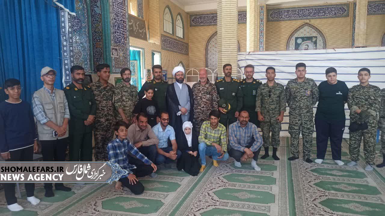 حضور بسیجیان خرم بید در نماز جمعه سوم مهر به مناسبت هفته دفاع مقدس
