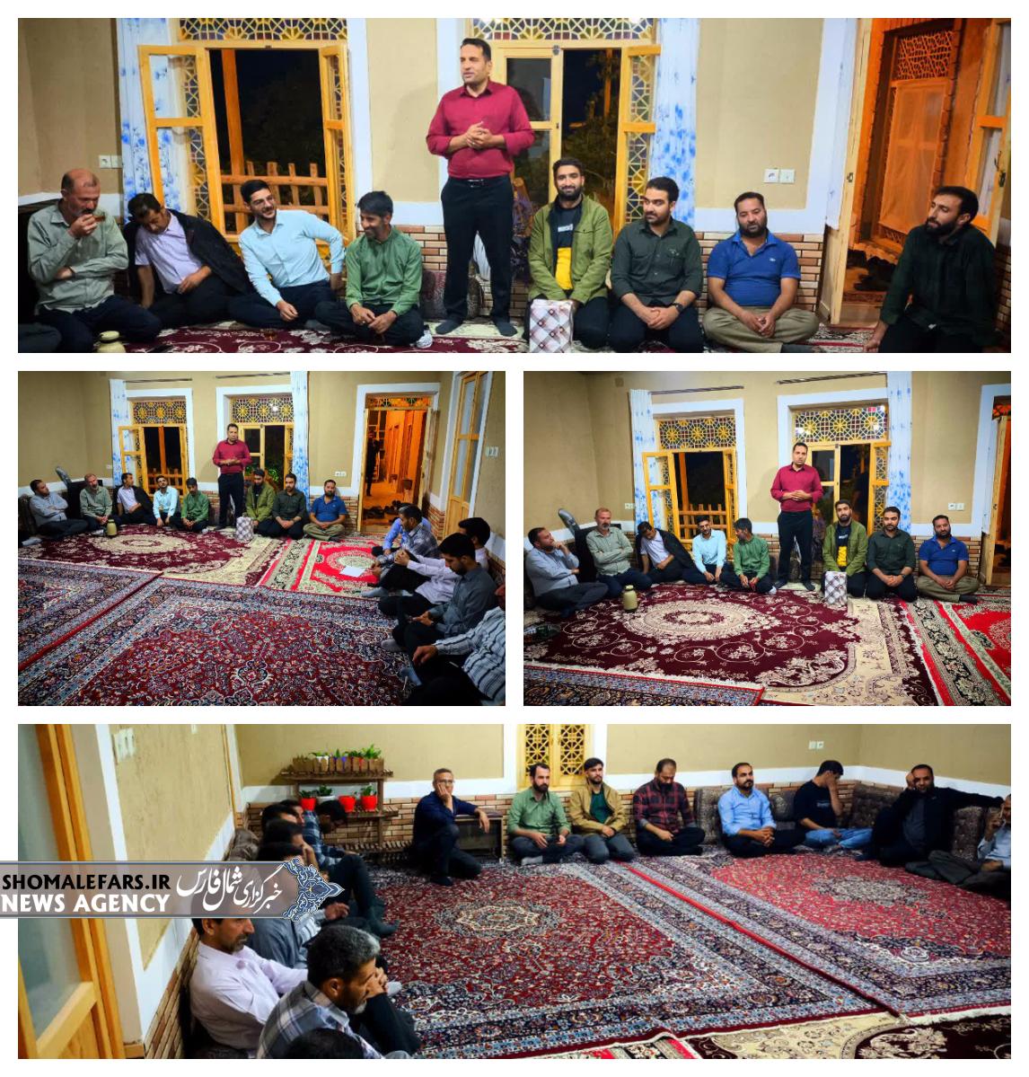 نشست صمیمانه شورای فرماندهی حوزه و فرماندهان پایگاه های تابع حوزه مقاومت بسیج قدس صفاشهر به مناسبت هفته دفاع مقدس