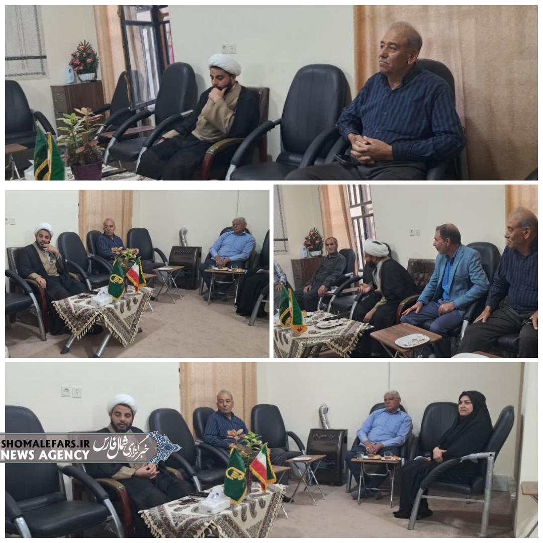 دیدار رئیس وپرسنل ومعتمدین معین بنیاد شهید وامور ایثارگران شهرستان خرم بید با امام جمعه بخش مشهد مرغاب