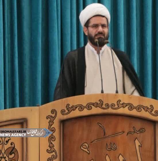 حجت‌الاسلام والمسلمین دکتر سبحانی‌نیا، خطیب موقت نماز جمعه آباده و امام جمعه شهر بهمن، در خطبه‌های این هفته با تبریک روز پرستار، پرستاری را جلوه‌ای از ایثار و خدمت به مردم دانست و خواستار توجه بیشتر مسئولان به مشکلات شغلی و حقوقی پرستاران شد.